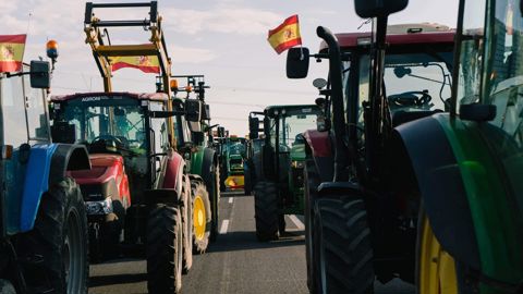 Agriculteurs espagnols et français s'unissent en vue des élections européennes.