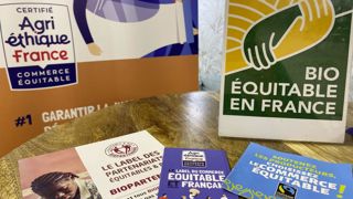 Sur huit labels reconnus commerce équitable, deux concernent uniquement des filières françaises. Sur huit labels reconnus commerce équitable, deux concernent uniquement des filières françaises.