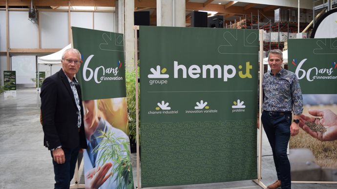 « Cette année, Hemp-it fête ses 60 ans ! L’occasion de montrer les récentes évolutions de notre activité et de rappeler le rôle des agriculteurs multiplicateurs », soulignent (de g. à dr.) le président, Marc Sourdeau, et le DG, Christophe Février.
