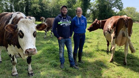 Barbara et Quentin Lelimousin de la ferme des P'tites Normandes