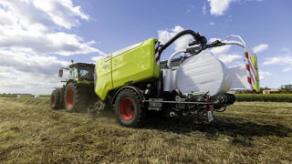 Le combiné Rollant 630 RC Uniwrap confectionne et enrubanne des balles de 1,25 à 1,35 m de diamètre. Le combiné Rollant 630 RC Uniwrap confectionne et enrubanne des balles de 1,25 à 1,35 m de diamètre.