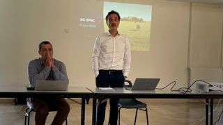 Fabien Choiseau (à droite), le Monsieur collecte France de Lactalis, et Yohann Serreau, président de l’OP Normandie Centre (et de l’Unell), lors de l’assemblée générale de l’OP le 27 juin. Fabien Choiseau (à droite), le Monsieur collecte France de Lactalis, et Yohann Serreau, président de l’OP Normandie Centre (et de l’Unell), lors de l’assemblée générale de l’OP le 27 juin.