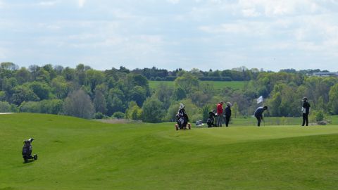 Fertilis est commercialisé en exclusivité sur le marché des espaces verts par Frayssinet pour des applications sur les gazons des golfs et des terrains de sport. Fertilis est commercialisé en exclusivité sur le marché des espaces verts par Frayssinet pour des applications sur les gazons des golfs et des terrains de sport.