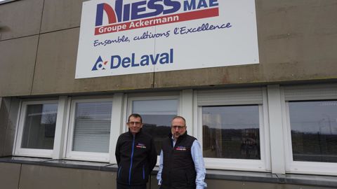 hilippe Ackermann (à droite), PDG du groupe Ackermann et Franc Plateau, responsable de l’activité élevage, sont confiants dans l’avenir de cette activité.