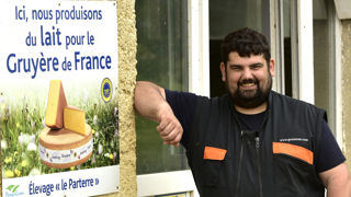 Seul à la tête de l’exploitation depuis 2017, Vincent Fernandes a opéré un choix stratégique en modifiant son système de production pour intégrer la jeune filière IGP gruyère de France. Seul à la tête de l’exploitation depuis 2017, Vincent Fernandes a opéré un choix stratégique en modifiant son système de production pour intégrer la jeune filière IGP gruyère de France.
