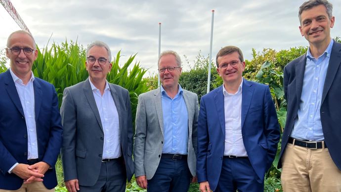 De g. à dr. : Emmanuel Manichon, DG Grande consommation, Première transformation & énergies renouvelables chez Avril, Christophe Passelande, DG de Soufflet Agriculture, Christophe Beaunoir, PDG de Lesieur, Olivier Clyti, directeur Stratégie, RSE, digital chez InVivo, et Xavier Dorchies, DG délégué de Sofiprotéol.