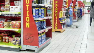 L'offre alimentaire à bas prix regroupe essentiellement les marques de distributeur, observe le CGAAER. L'offre alimentaire à bas prix regroupe essentiellement les marques de distributeur, observe le CGAAER.