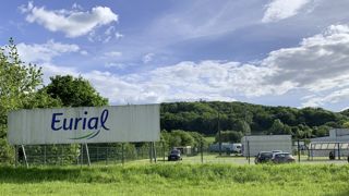 Eurial, la branche lait du groupe coopératif normand Agrial, a réalisé un chiffre d'affaires de 2,9 milliards d'euros en 2023, soit +3,5%.Elle collecte 2,3 milliards de litres en lait conventionnel. Eurial, la branche lait du groupe coopératif normand Agrial, a réalisé un chiffre d'affaires de 2,9 milliards d'euros en 2023, soit +3,5%.Elle collecte 2,3 milliards de litres en lait conventionnel.