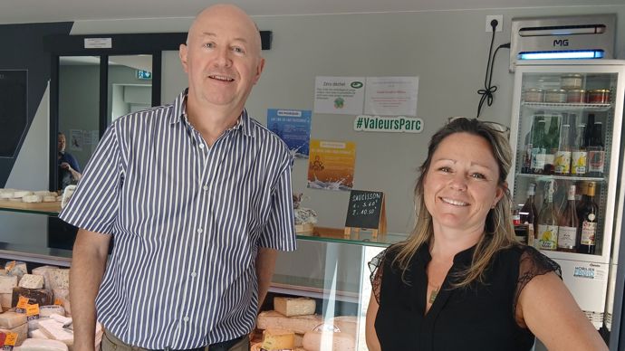 La nouvelle équipe dirigeante de la coopérative ULVV, Eric Lapèze, directeur général, et Lauriane Turgné, directrice générale adjointe et également gérante des magasins La Crèmerie de La Venise verte