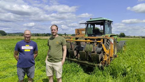 Pour le désherbage des betteraves fourragères, la SCEA Laitsensciel utilise une nouvelle machine de Bionalan.