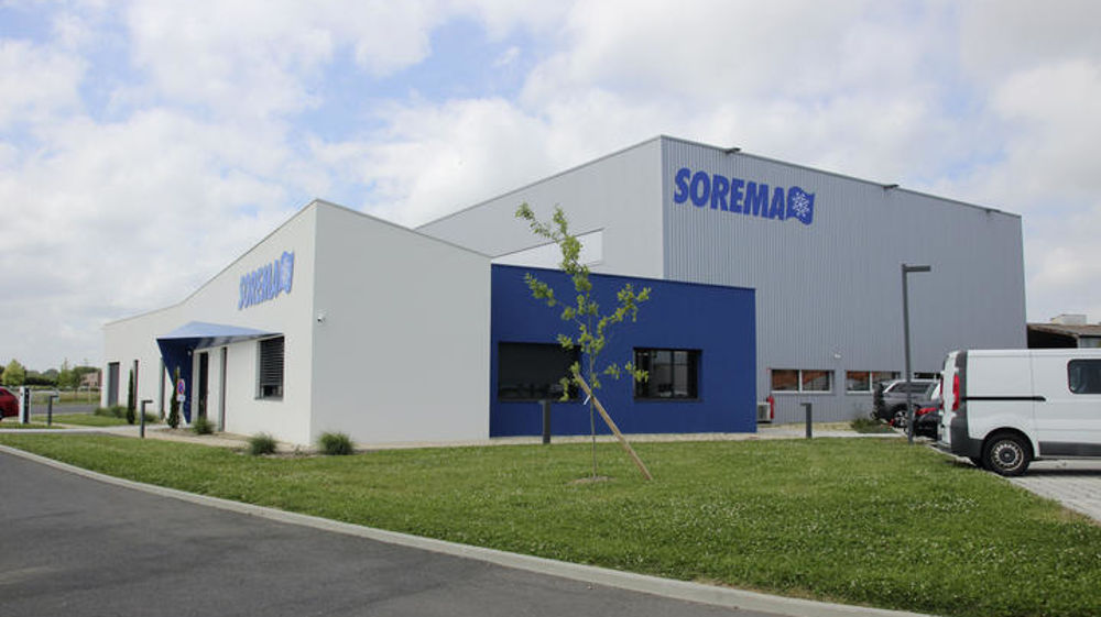Le nouveau site à Saint-Christophe-du-Bois offre des locaux plus spacieux et modernes à la trentaine de salariés.