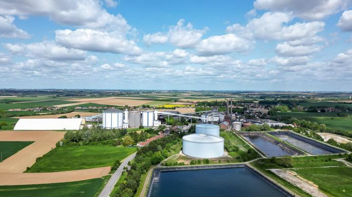 La nouvelle réglementation autorise les entreprises du secteur alimentaire, comme la sucrerie Tereos de Boiry (Pas-de-Calais), à réutiliser les eaux recyclées issues de leurs process de production pour « la préparation, la transformation et la conservation des denrées destinées à la consommation humaine ».