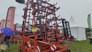Razol dévoile un vibroculteur porté allant de 3 à 8 mètres sur le salon Innov-Agri. Razol dévoile un vibroculteur porté allant de 3 à 8 mètres sur le salon Innov-Agri.