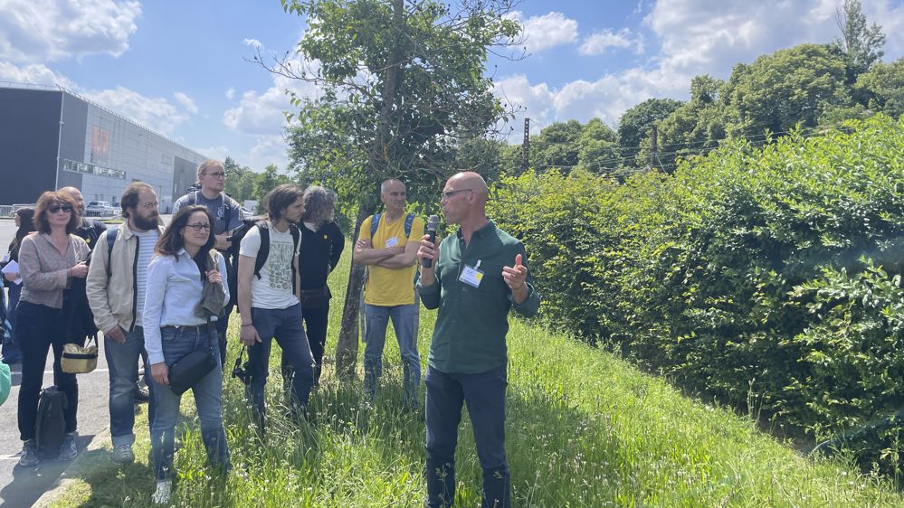 Le paysagiste Olivier Jacqmin a animé la visite d'une friche urbaine à Dammarie-les-Lys (77).