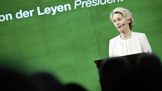 La présidente de la Commission amorce une politique plus incitative sur l'environnement. La présidente de la Commission amorce une politique plus incitative sur l'environnement.