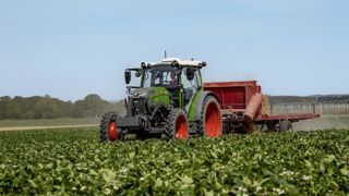 Le Fendt e107 affiche une polyvalence accrue. Le Fendt e107 affiche une polyvalence accrue.