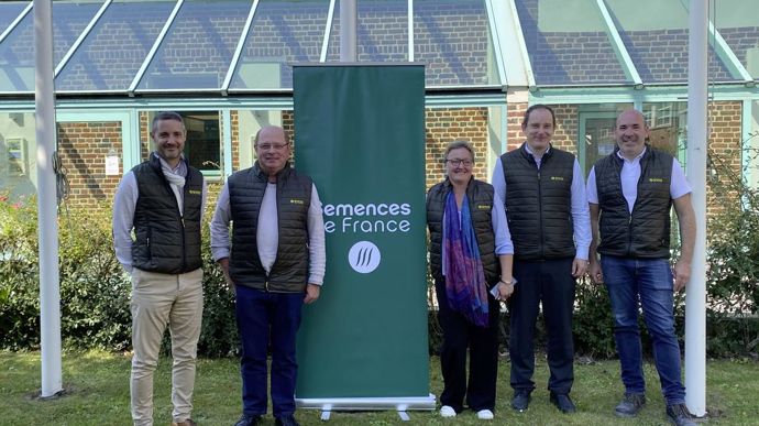 De gauche à  droite : Frédéric Hais, directeur opérationnel de Semences de France, Fabrice Chevalier, responsable développement maïs et sorgho, Cécile Waras, responsable qualité, Frédéric Lievens, directeur marketing et développement, Grégory Mancion, responsable communication, jeudi 19 septembre, à La Chapelle-d'Armentières (Nord).