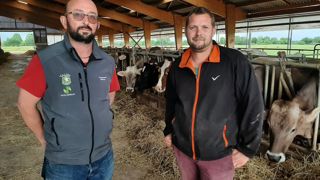 L’objectif de Jean-Charles Wurry (à gauche) et de Sébastien Baur (à droite) est de parvenir, à terme, à traire 10 000 litres par vache. L’objectif de Jean-Charles Wurry (à gauche) et de Sébastien Baur (à droite) est de parvenir, à terme, à traire 10 000 litres par vache.