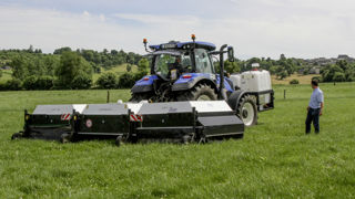 ARA d'Ecorobotix est équipée de trois caissons opaques de deux mètres pour une largeur totale de travail de 6 m. ARA d'Ecorobotix est équipée de trois caissons opaques de deux mètres pour une largeur totale de travail de 6 m.