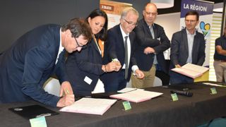 Le 5 septembre 2024 lors de la signature du Cap filière Grandes cultures, Temanuata Girard, vice-présidente de la Région Centre, a mis l’accent sur « l’intérêt à travailler ensemble, entre bio et conventionnel, à capitaliser sur les connaissances de chacun ». Le 5 septembre 2024 lors de la signature du Cap filière Grandes cultures, Temanuata Girard, vice-présidente de la Région Centre, a mis l’accent sur « l’intérêt à travailler ensemble, entre bio et conventionnel, à capitaliser sur les connaissances de chacun ».