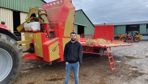 Pour pailler 1 200 vaches, Théo Badillot utilise une pailleuse Gyrax qui embarque 8 balles carrées.