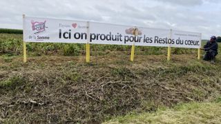 Jean-Claude Bouton, agriculteur retraité, met à disposition une parcelle de 3 ha à Hérissart (Somme) pour l'association Les Restos du Coeur. Jean-Claude Bouton, agriculteur retraité, met à disposition une parcelle de 3 ha à Hérissart (Somme) pour l'association Les Restos du Coeur.