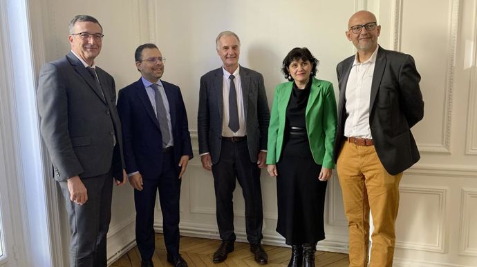 De gauche à droite, mercredi 16 octobre : Grégoire Dublineau, DG de la Fop, Hakim Britel, président de la FFPI, Eric Layly, président de la FF3C, Delphine Salvador, responsable chaudières chez Uniclima, et Dominique Monnier, représentant du comité Gaz-Fioul chez Uniclima.