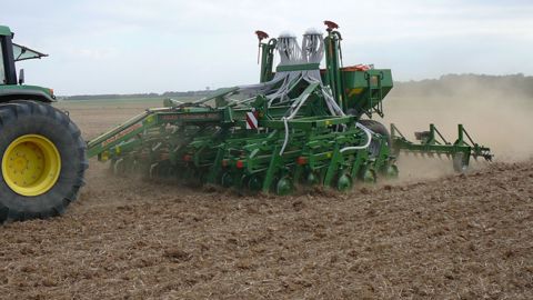 Il est nécessaire d’ajuster les densités de semis à la hausse en fonction de la qualité d’implantation attendue et du retard pris, rappellent les équipes Arvalis Auvergne/Centre/Ile-de-France.