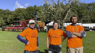 Aidés par la famille et des amis, Frédéric Le Grand et ses enfants, Éloïse et Simon, organisent des journées portes ouvertes à la ferme des Sueurs depuis 2020. Aidés par la famille et des amis, Frédéric Le Grand et ses enfants, Éloïse et Simon, organisent des journées portes ouvertes à la ferme des Sueurs depuis 2020.