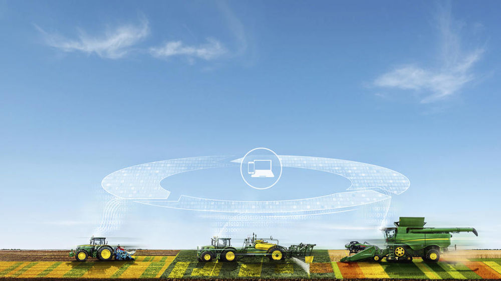 Les matériels John Deere disposent d’un autoguidage et de la télémétrie, et peuvent partager leurs données entre machines et avec l’exploitation agricole afin d'optimiser les chantiers, gérer les parcelles ou encore assister la maintenance à distance.
