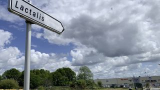 Deux-cent soixante-dix exploitations en lait conventionnel et vingt-quatre en lait bio vont recevoir dans les prochains mois un courrier de préavis de Lactalis. Deux-cent soixante-dix exploitations en lait conventionnel et vingt-quatre en lait bio vont recevoir dans les prochains mois un courrier de préavis de Lactalis.