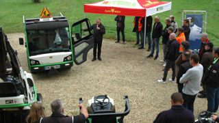 Les Electric Days, lors de la tournée 2023.  Ici la marque Etesia avec ses véhicules utilitaires électriques ET-Lander.