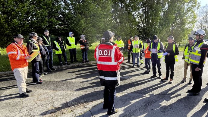 Six postes stratégiques doivent être pourvus au sein de la cellule de crise, dont la fonction de Direction des opérations internes (DOI) en lien à 100 % avec le commandant des opérations de secours des pompiers.