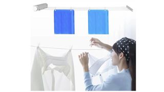 À l'hiver, l'étendoir d'intérieur peut être une solution pour faire sécher votre linge. À l'hiver, l'étendoir d'intérieur peut être une solution pour faire sécher votre linge.