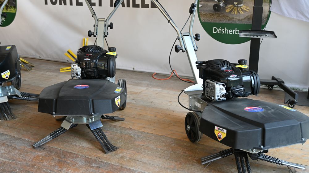 Désherbeuses et balayeuses danoises Kwern (distribuées par Sterenn Equipements)