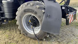 Parmi les 53 conducteurs de tracteur impliqués dans un accident mortel, trois sont mineurs. Parmi les 53 conducteurs de tracteur impliqués dans un accident mortel, trois sont mineurs.