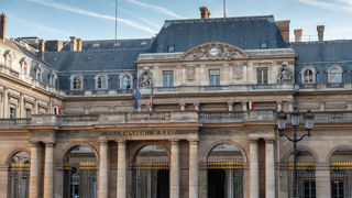 Le Conseil d'État est saisi sur la question des exportations depuis la France, de produits phytopharmaceutiques interdits dans l'Union européenne. Le Conseil d'État est saisi sur la question des exportations depuis la France, de produits phytopharmaceutiques interdits dans l'Union européenne.