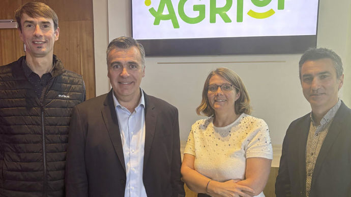 De gauche à droite : Sylvain Claveria (directeur de la BU productions animales), Laurent Dubain (directeur général du pôle agricole), Anne-Claire Richard (directrice de la BU agrofournitures) et Philippe Theil (directeur de la BU productions végétales), lors de l'évènement Agri Up qui a réuni, les 13,14 et 15 novembre, 150 collaborateurs du pôle agricole.