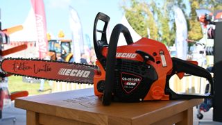 Un anniversaire plein de surprises pour 2025, dont cette édition limitée de la tronçonneuse Echo CS-3510ES.