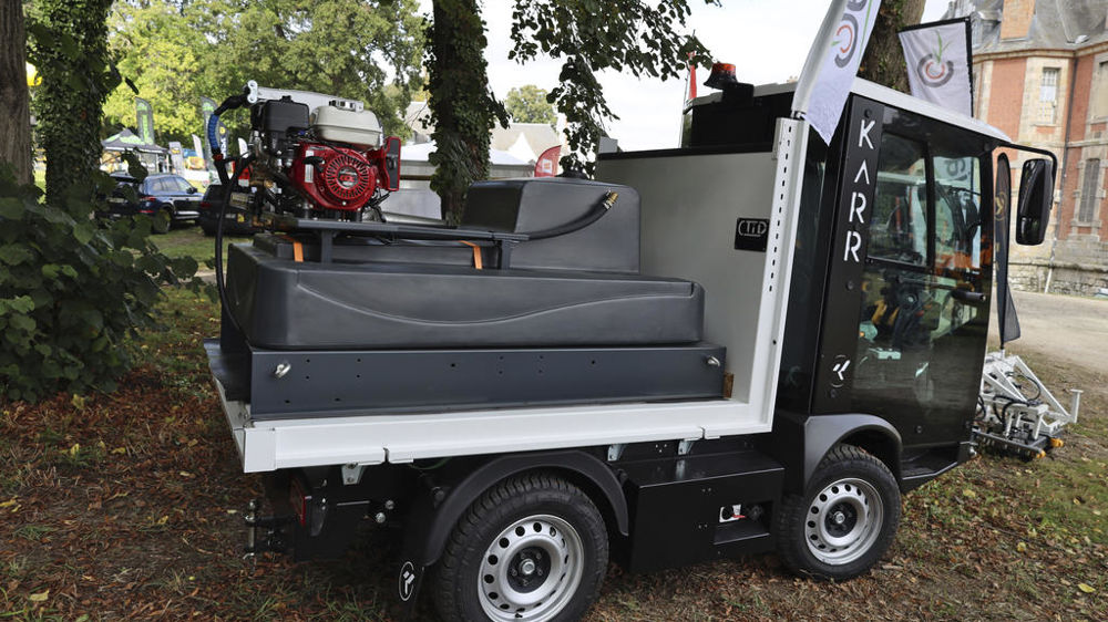 Le nettoyeur à haute pression Cleenéo, installé ici sur le véhicule électrique du constructeur Karr associé à Oeliatec. Il a été présenté récemment lors de l'édition 2024 de Salonvert.
