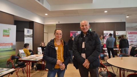 Noémie Prochasson jeune éleveuse et Albert Béchu cédant