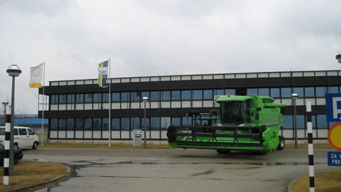 L'usine de Zupanja peu après son acquisition par le groupe SDF en 2005. L'usine de Zupanja peu après son acquisition par le groupe SDF en 2005.