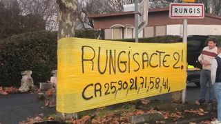 Des agriculteurs membres de la Coordination rurale ont pris le marché de Rungis comme cible pour dénoncer l'accord de libre-échange avec le Mercosur.