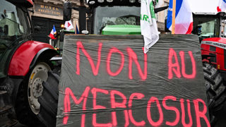 Les réactions d'opposition à l'accord de libre-échange entre l'Union européenne et les pays du Mercosur se multiplient en France. Les réactions d'opposition à l'accord de libre-échange entre l'Union européenne et les pays du Mercosur se multiplient en France.