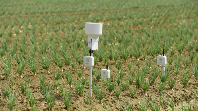 Weenat et CoRhize unissent leurs expertises pour l'évaluation de la teneur en eau des sols agricoles et le pilotage de l'irrigation.
