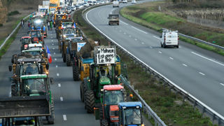 Les manifestations et blocages d’autoroute de l’hiver dernier ont été suivis par une moisson de promesses gouvernementales. Les manifestations et blocages d’autoroute de l’hiver dernier ont été suivis par une moisson de promesses gouvernementales.