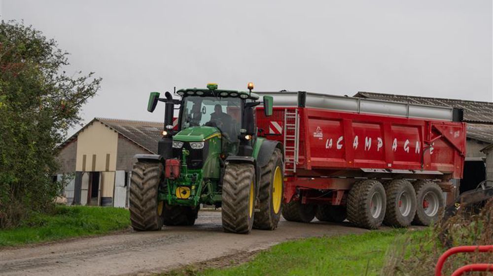 Sur le parcours routier, le John Deere 6R 250 a consommé 22,05 L/h en moyenne.