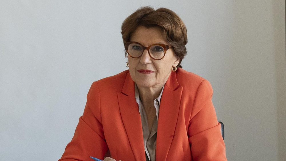 « Les mêmes objectifs continueront de guider mon action au service des agriculteurs pour qu’ils vivent dignement de leur métier : simplifier le quotidien de nos agriculteurs, soutenir nos filières et sécuriser notre souveraineté alimentaire », indique Annie Genevard sur Twitter.