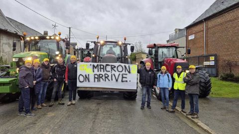 Des tracteurs se sont rassemblés partout en Région parisienne mais ils ont été bloqués avant de pouvoir approcher la capitale.