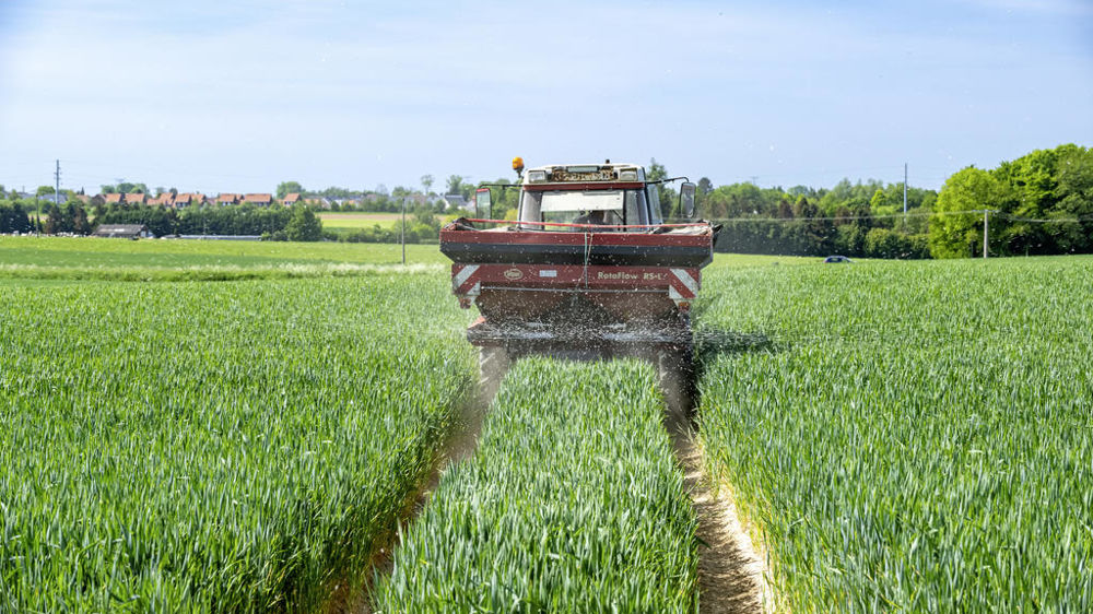 Grâce à l'outil CHN, la fertilisation est ajustée selon le stock d'azote dans le sol et le potentiel de croissance du blé. Grâce à l'outil CHN, la fertilisation est ajustée selon le stock d'azote dans le sol et le potentiel de croissance du blé.